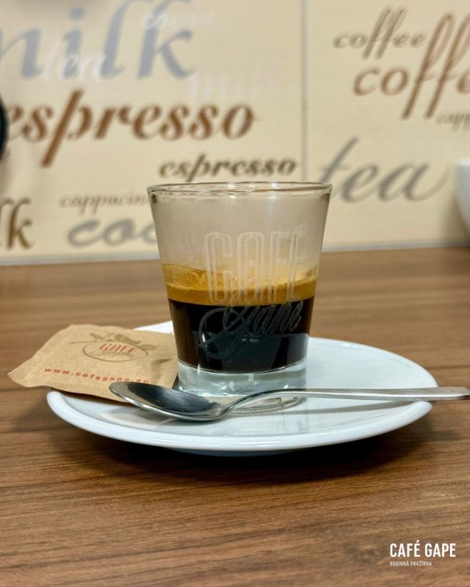 Malý fun fact: Vaše káva je z 98 % voda. 💧 Takže kvalita vody → kvalita chuti. Tvrdá voda = hořká Měkká voda = plochá chuť...