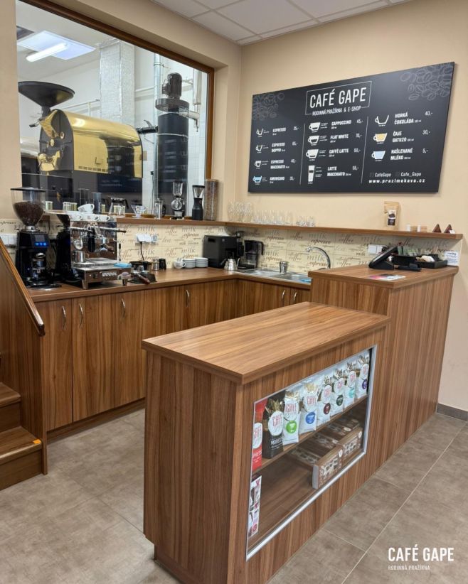 Ráno má svůj vlastní zvuk. Někdo slyší budík. My slyšíme mlýnek. ⚙️☕ Jemné vrčení, které říká: „Začíná den.“ ... Někomu to...