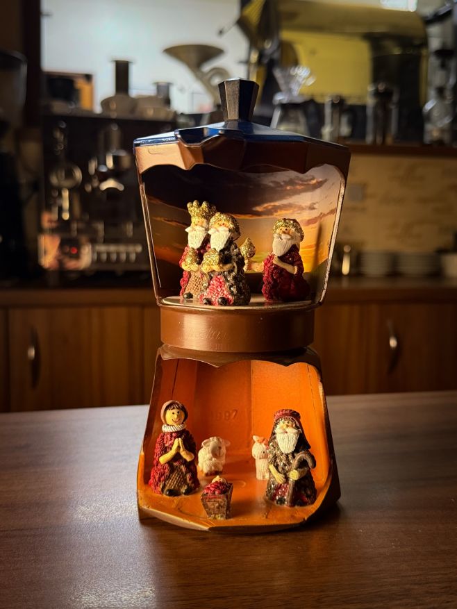 Přejeme vám požehnané a klidné Vánoce, plné pohody, dobré kávy a chvílí strávených s těmi, na kterých vám nejvíce záleží....